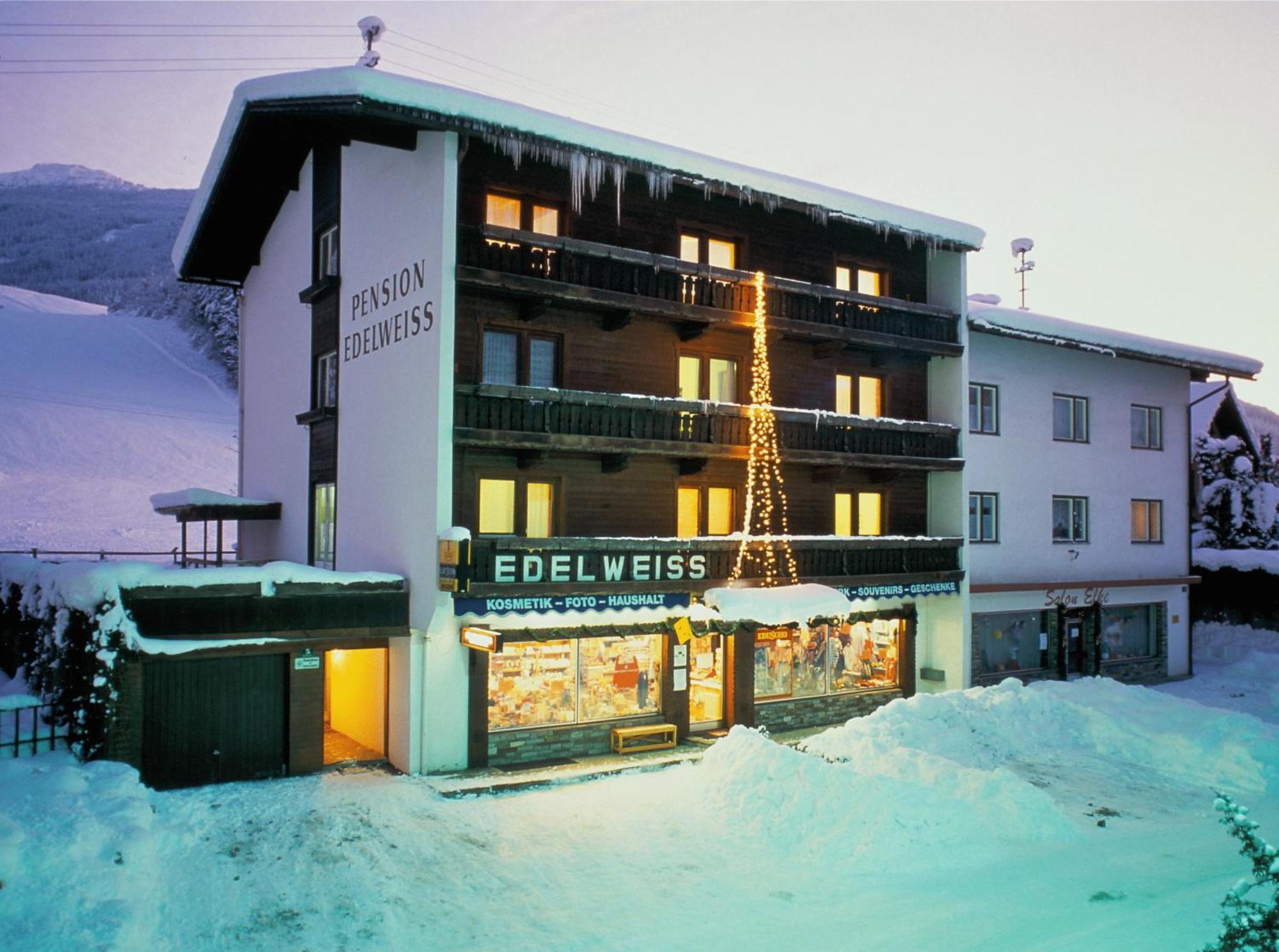 Готель Gaestehaus Pension Edelweiss Kolsass Екстер'єр фото